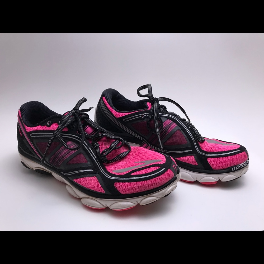 Brooks Tennis shoes